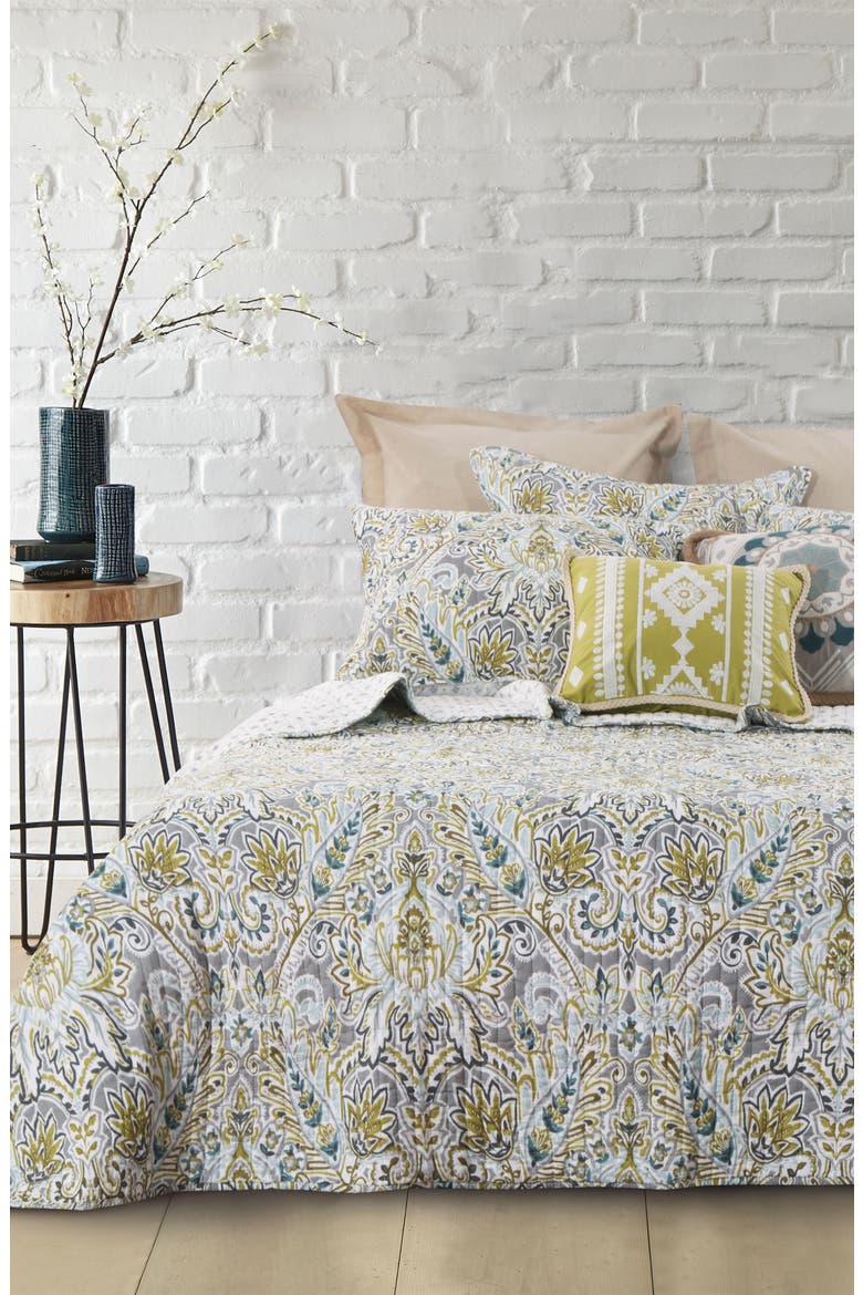 Omara Quilt, Alternate, color, GREEN