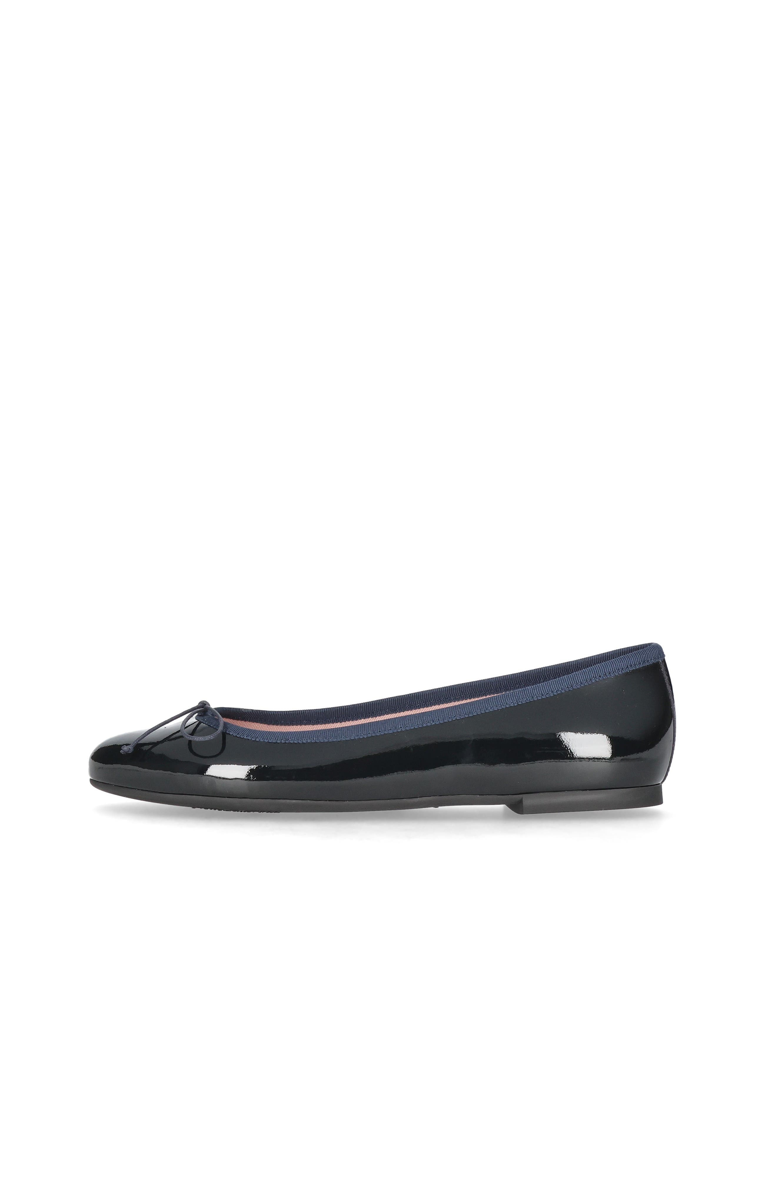 Pretty Ballerinas Round Toe Patent Ballet Flat, Main, color, Blue