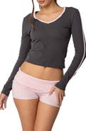 EDIKTED Contrast V-Neck Long Sleeve Crop T-Shirt