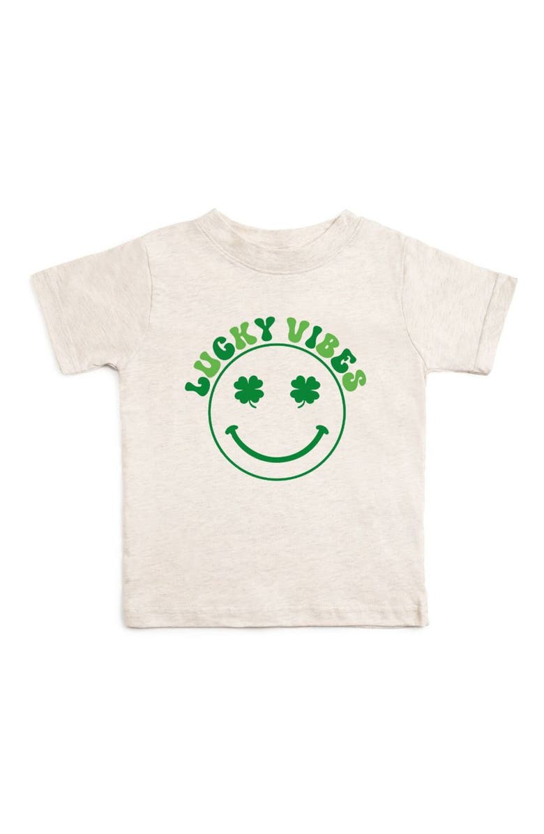 Sweet Wink Lucky Vibes St. Patrick
s Day Short Sleeve T-Shirt, Alternate, color, Natural