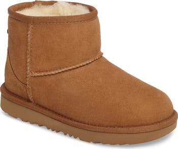 UGG Kids Classic Short II Weatherproof Size shops 4 Chestnut