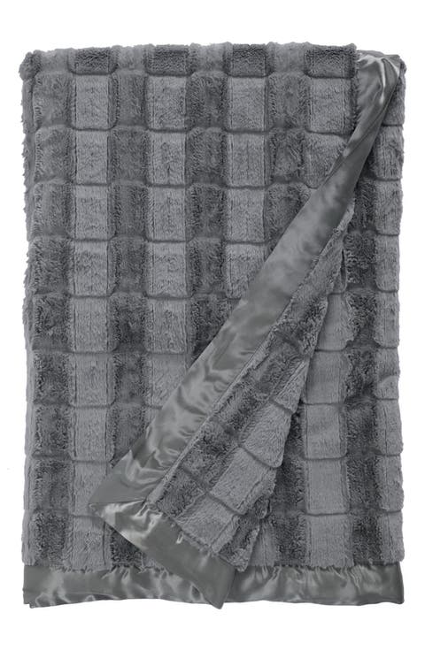 Giraffe at Home Luxe Waterfall Throw Blanket