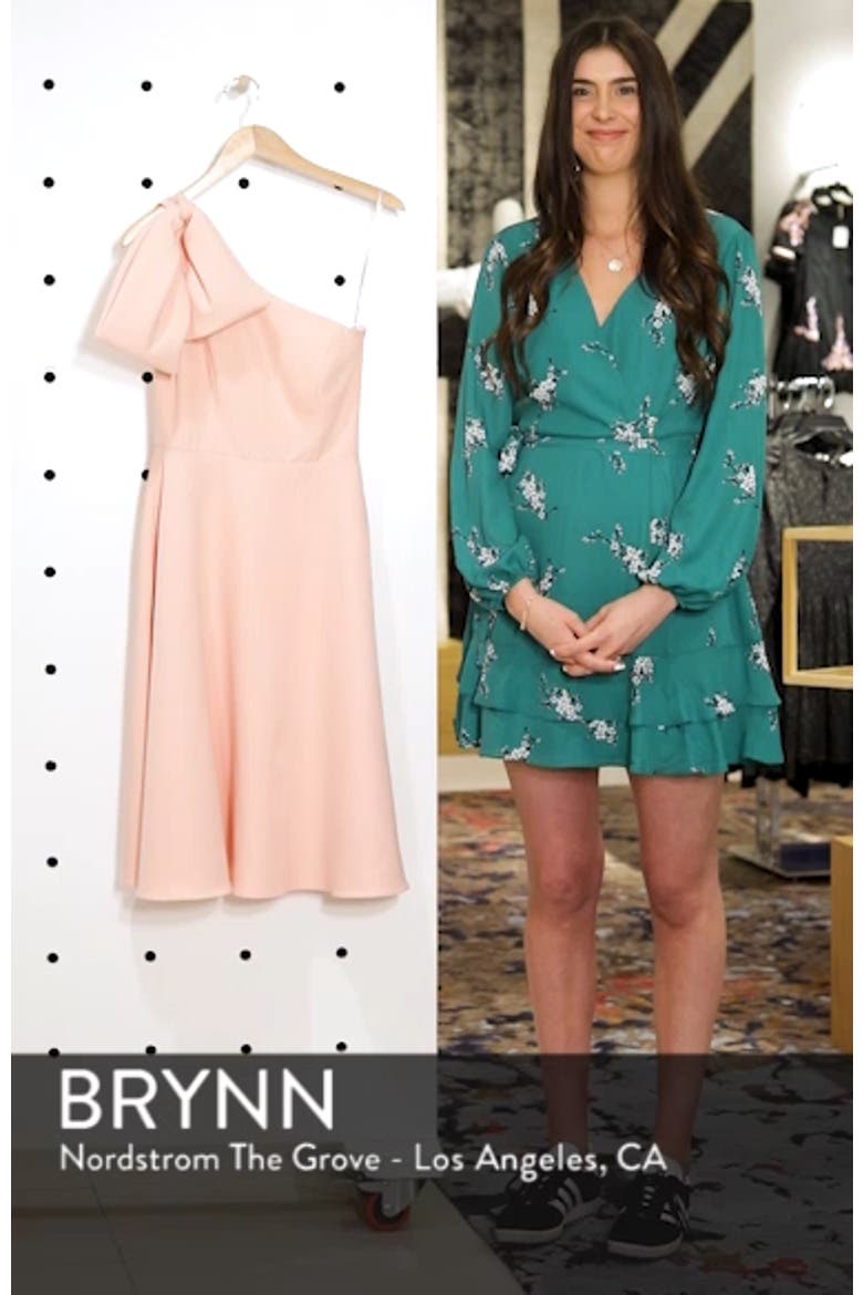 Yvonne Dream Crepe One-Shoulder Dress video