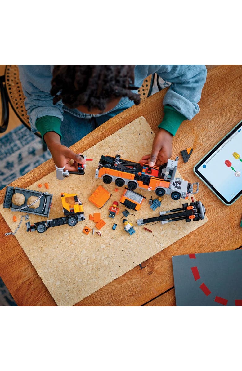 LEGO <sup>®</sup> City Heavy-Duty Recovery Tow Truck with Crane - 60467, Alternate, color, Multicolored