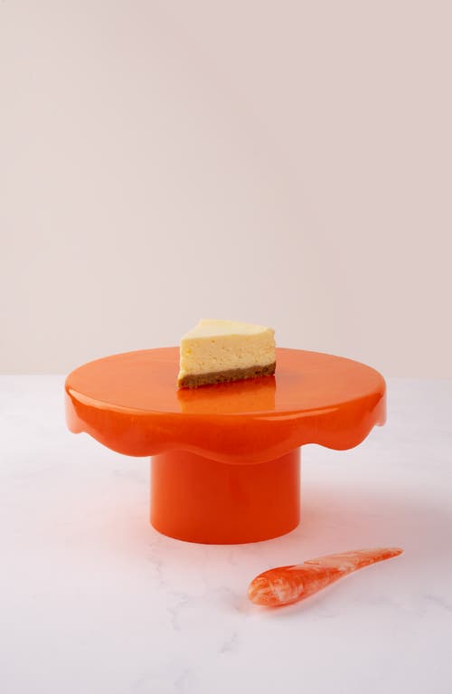Casa Amarosa Scallop Resin Cake Stand