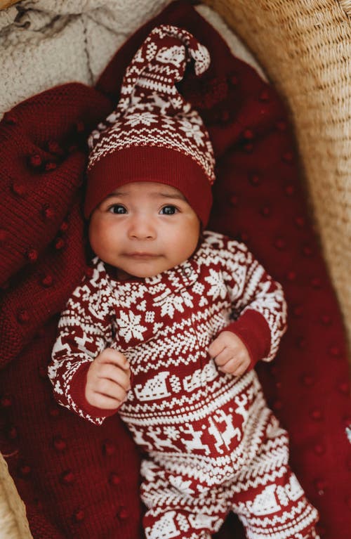 L'ovedbaby Holiday Print Fitted One-piece Organic Cotton Footie Pajamas & Hat Set