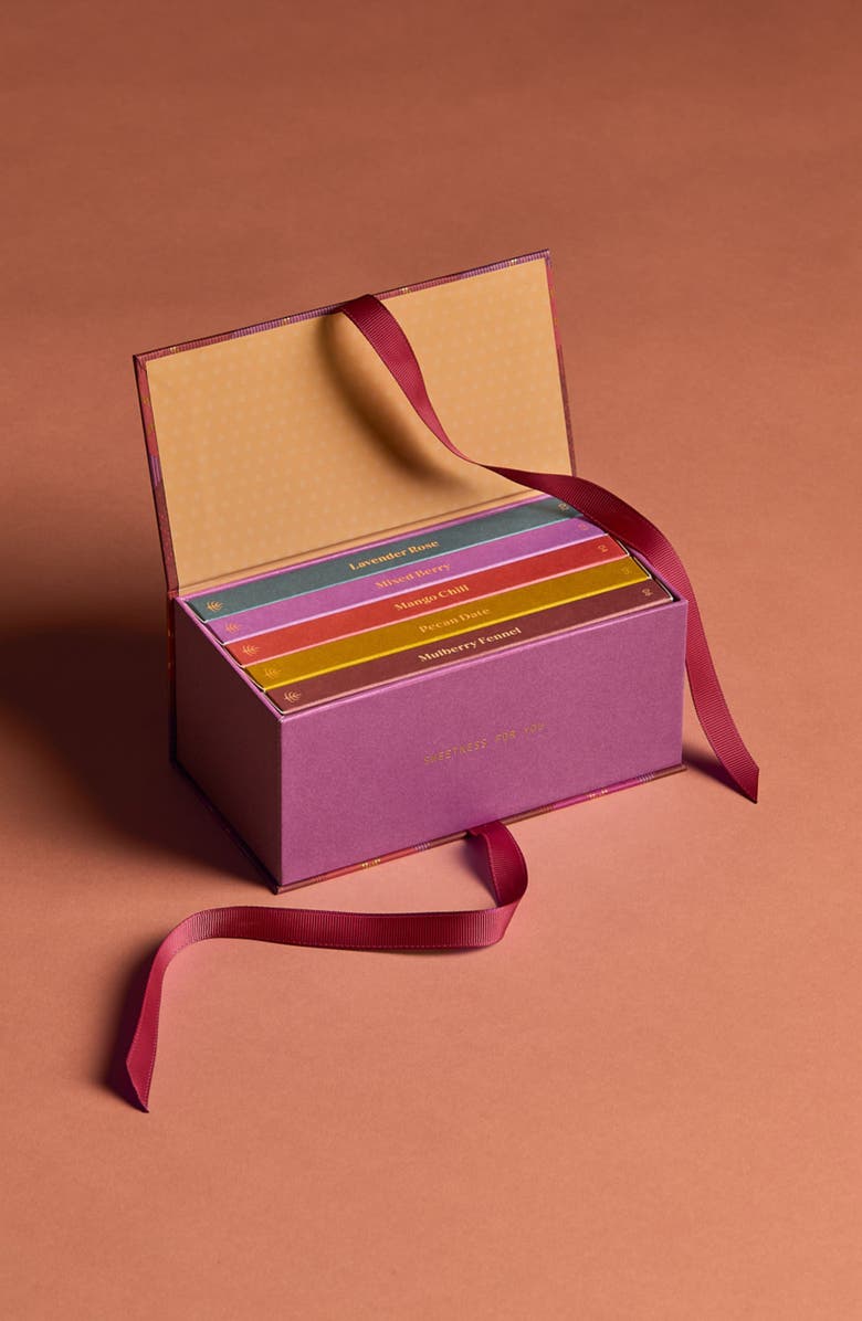 Spring & Mulberry Embellished Holiday Collection Date Sweetened Dark Chocolate Bars 5-Piece Gift Box, Alternate, color, Red