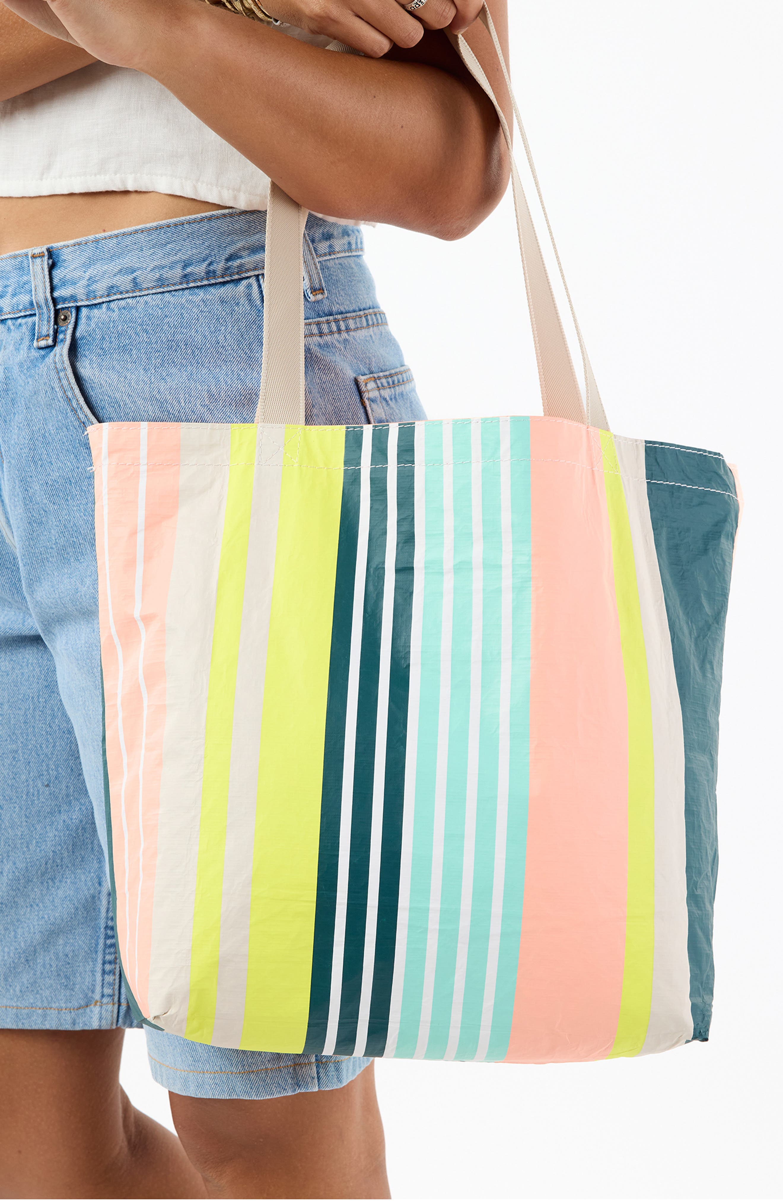 Aloha Collection Casa Gardenia Reversible Water Resistant Tyvek<sup>®</sup> Tote, Alternate, color, Peachy