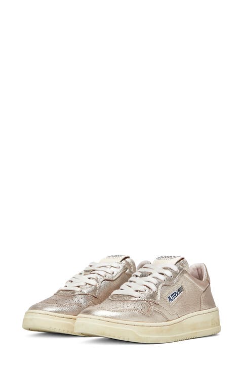 Medalist Low Top Sneaker (Women)