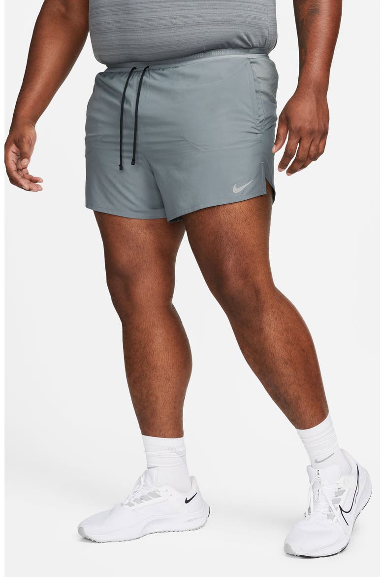 Dri-FIT Stride 5-Inch Running Shorts, Alternate, color, 084 SMKGRY/REFSIL