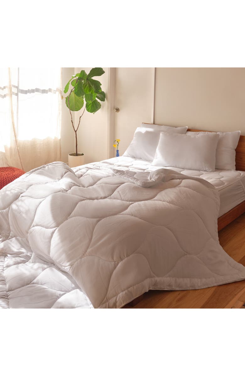 Buffy Cloud 300 Thread Count Comforter, Alternate, color,