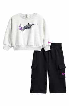 Nike Essential Sweatshirt & Cargo Pants Set