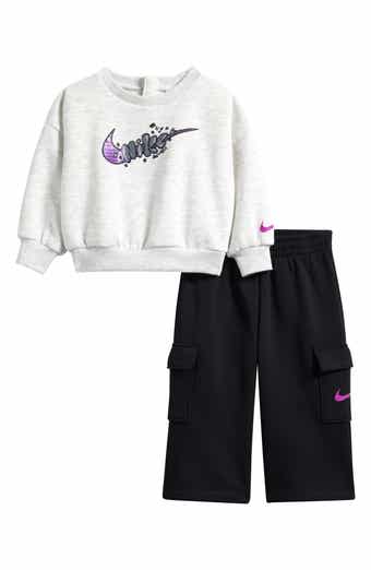 Nike Essential Sweatshirt & Cargo Pants Set