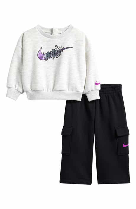Nike Essential Sweatshirt & Cargo Pants Set