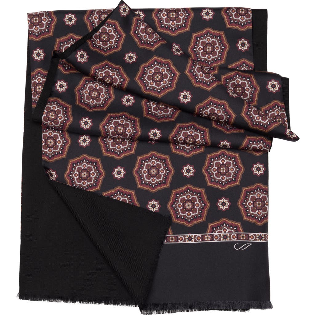 Elizabetta Jove In Black And Burgundy