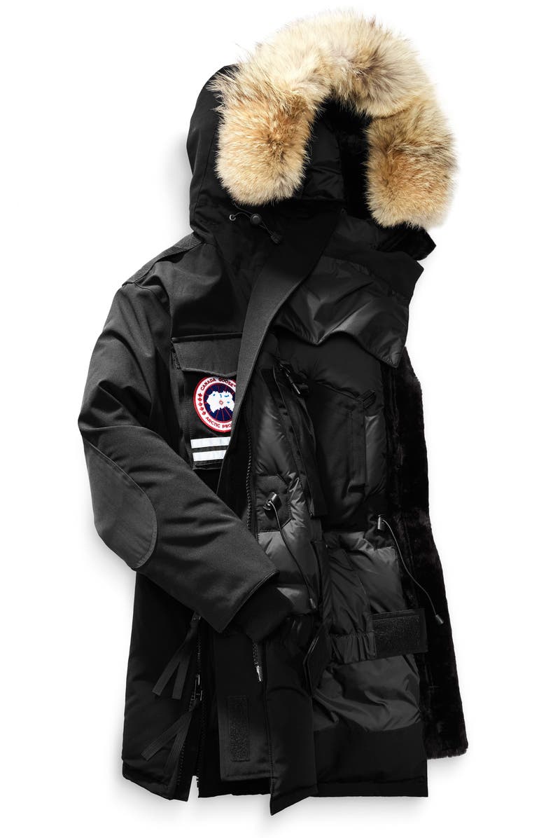 Canada Goose Snow Mantra Extreme Weather 675-Fill Power Down Arctic Tech Parka with Genuine Coyote Fur Trim, Alternate, color, 