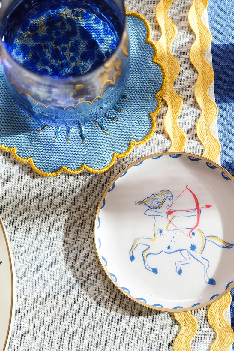 Agra Mythos Archer Patterned Round Metal Decorative Tray Set Of 4, Alternate, color, White