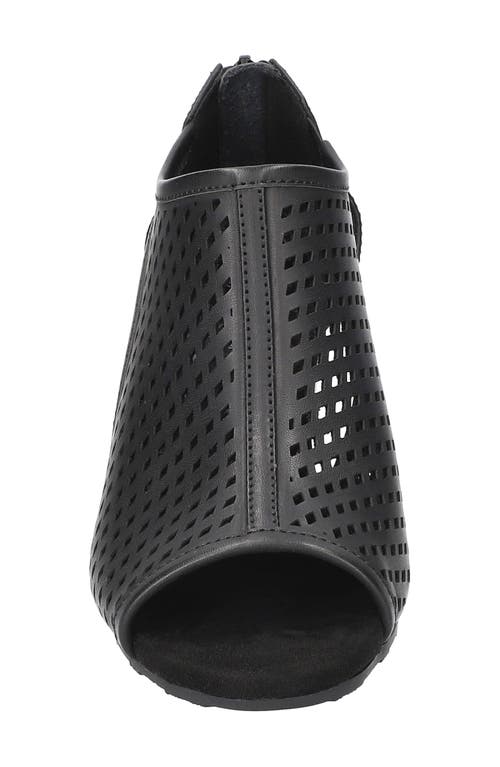 EASY STREET EASY STREET AMIRA LASER CUT PUMP