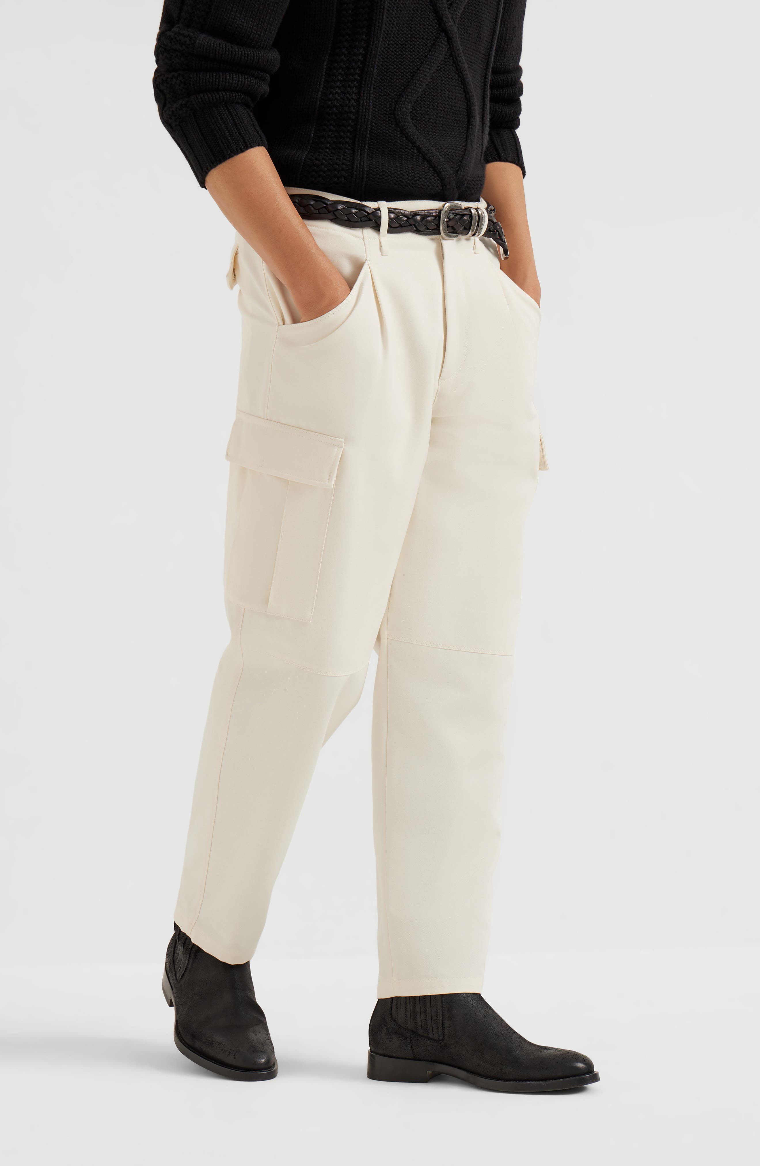 Leisure fit trousers with cargo pockets - image 2