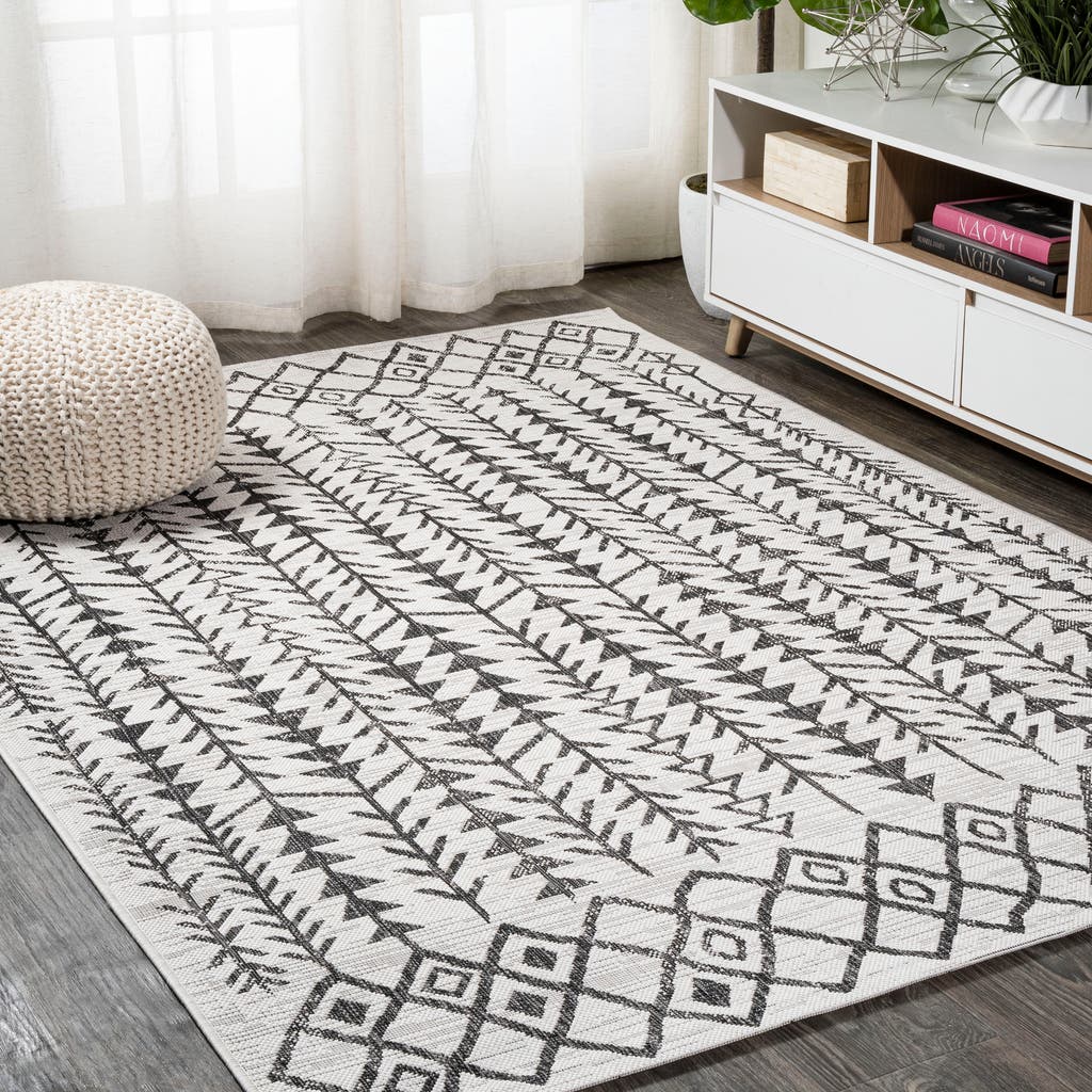 Jonathan Y Tokay Bohemian Geometric Indoor/outdoor Area Rug In Ivory/black