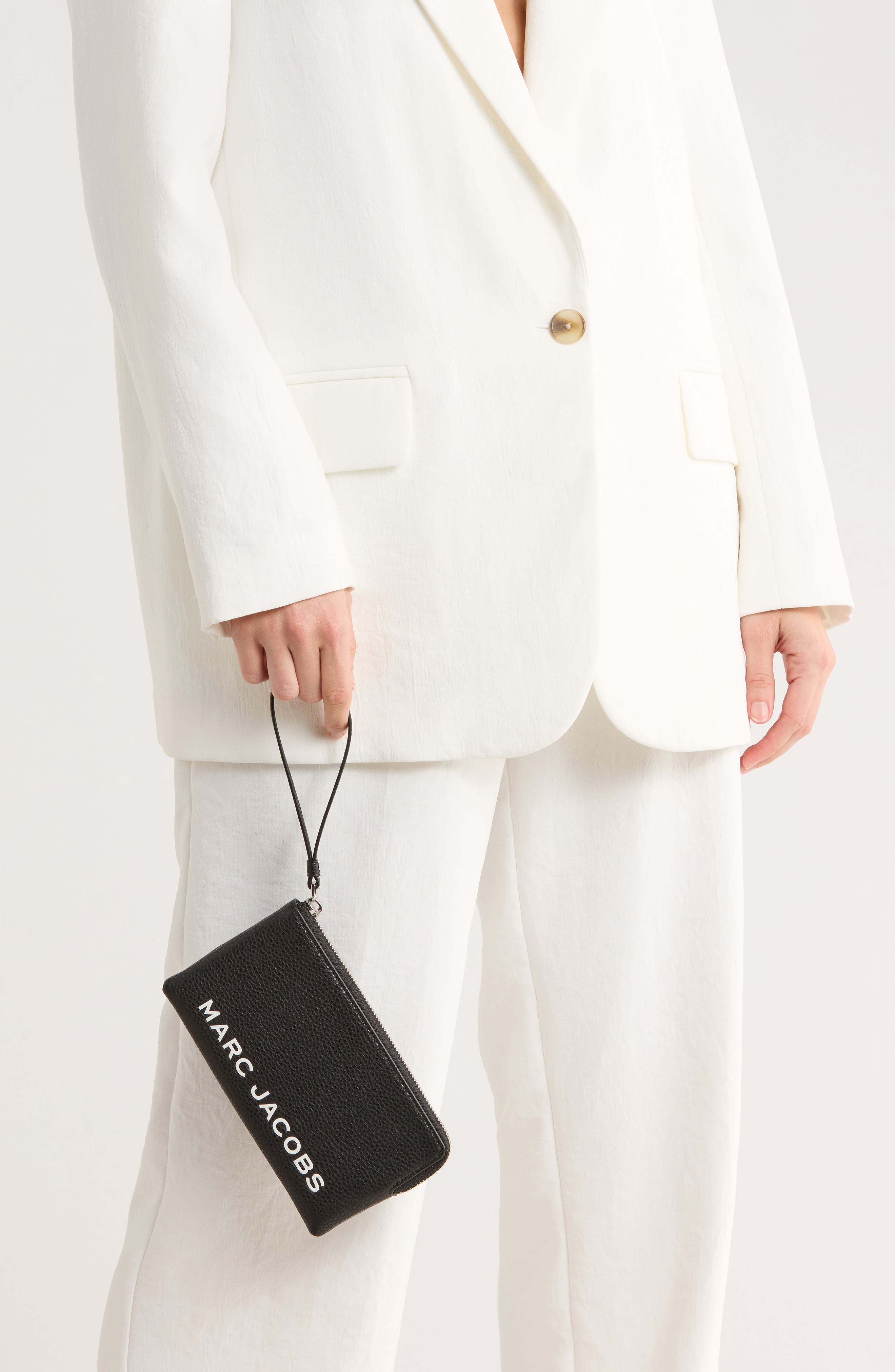 Marc Jacobs Bold Wristlet Pouch, Alternate, color, Black