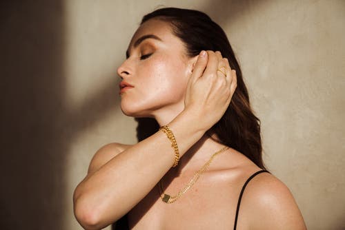 Zarux Delicate Square Necklace Black Onyx In Gold