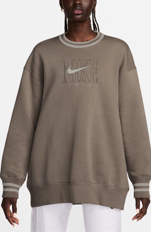 NIKE NIKE SPORTSWEAR PHOENIX EMBROIDERED OVERSIZE LONG FLEECE SWEATSHIRT