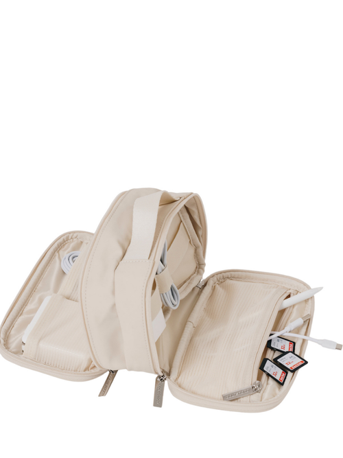 Augustnoa Tech Organizer In Cream