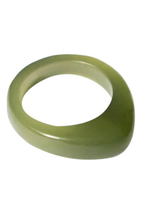 Pyra Teardrop green jade ring