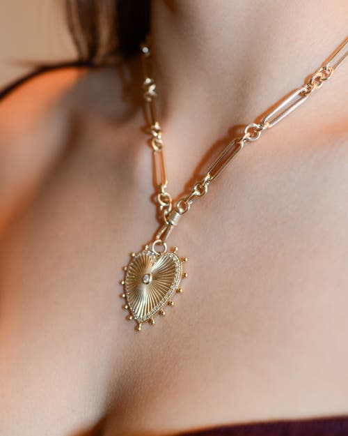 Lionheart 14k Gold Cassandane Large Heart Trombone Necklace In Gold