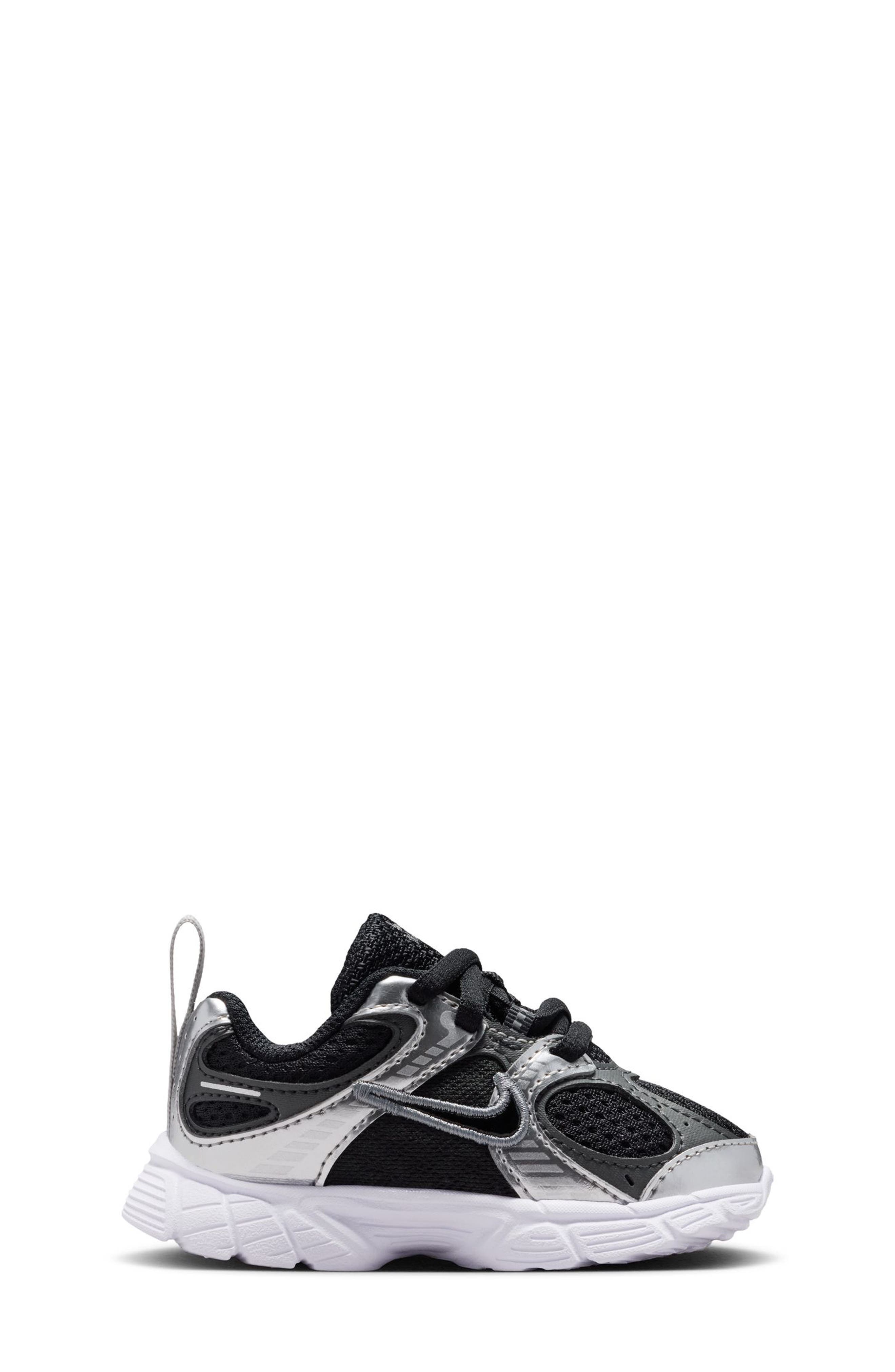 Nike Kids' V5 RNR Sneaker, Alternate, color, Black/ Black