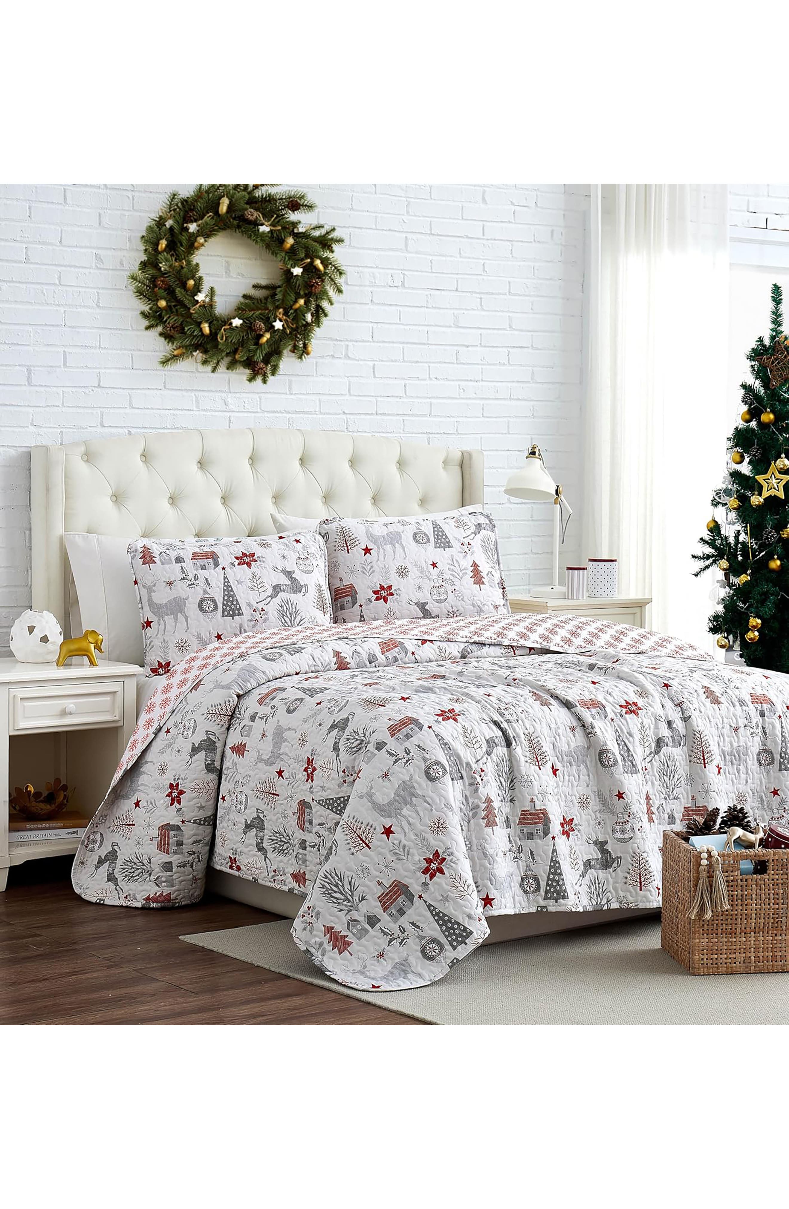SOUTHSHORE FINE LINENS Holly Jolly Lane Oversized Holiday Quilt Set