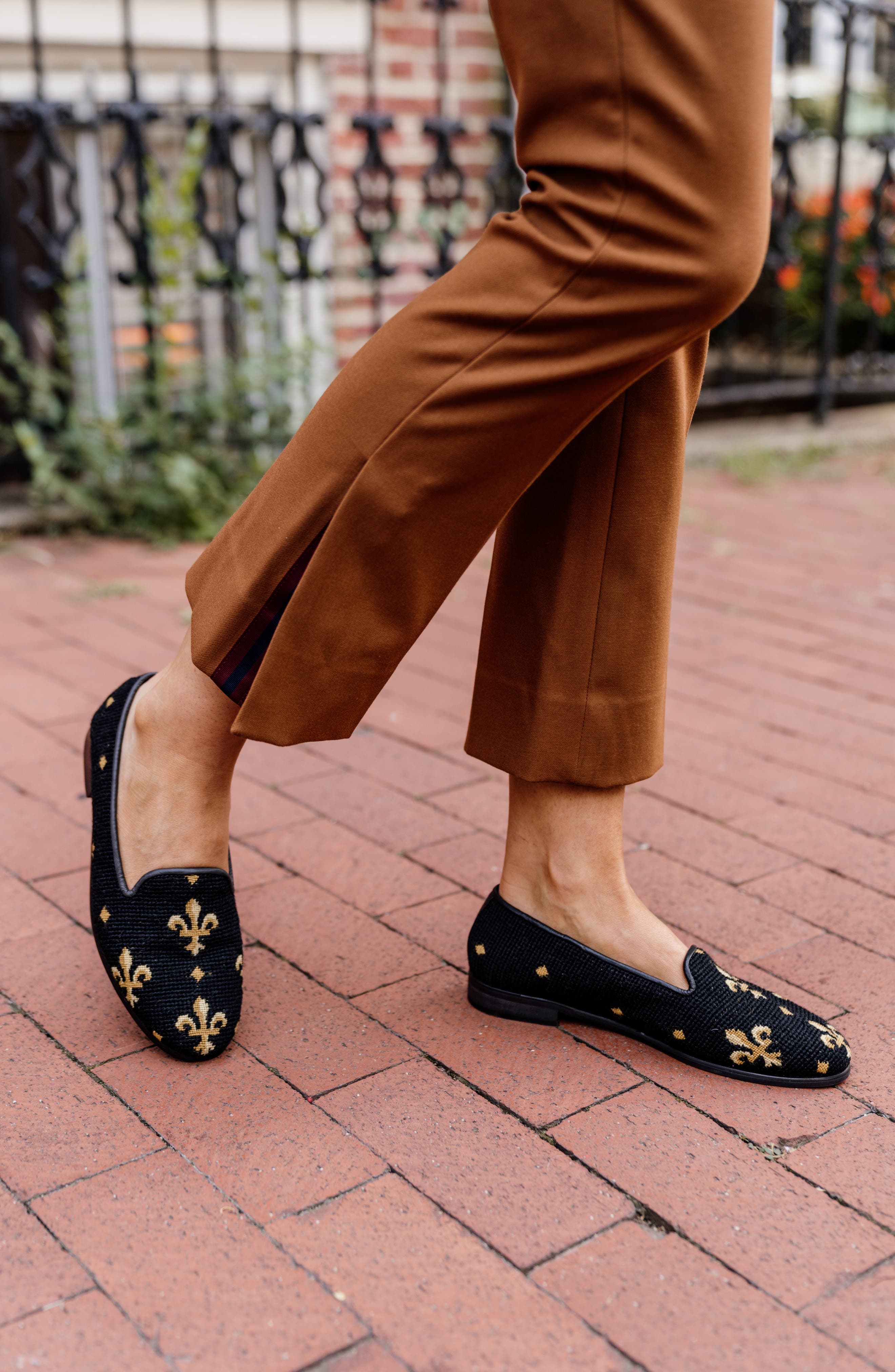 ByPaige Needlepoint Fleur de Lis Flat, Alternate, color, Fleur De Lis - Black