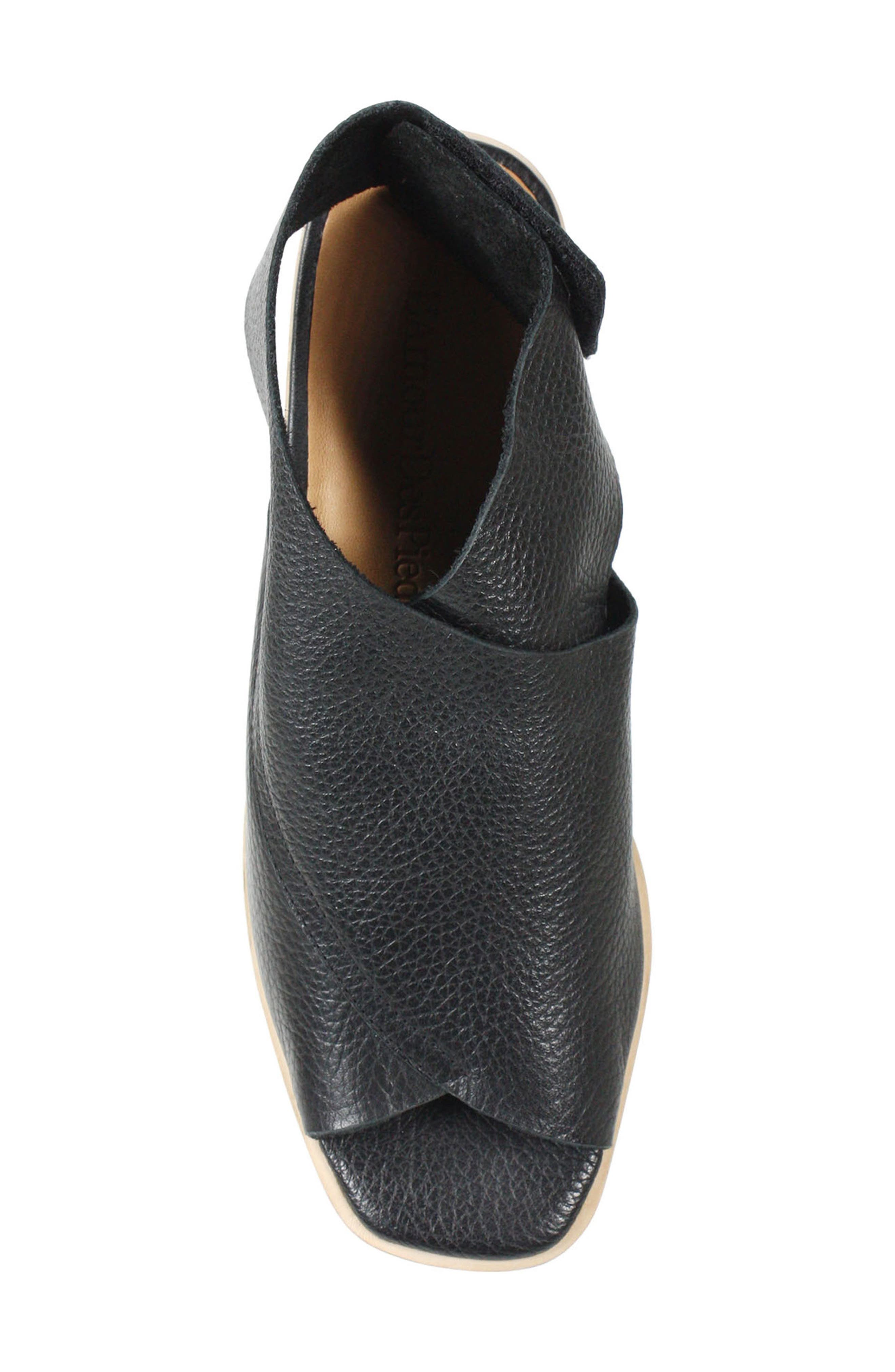 L'Amour des Pieds Qiana Sandal, Alternate, color, 