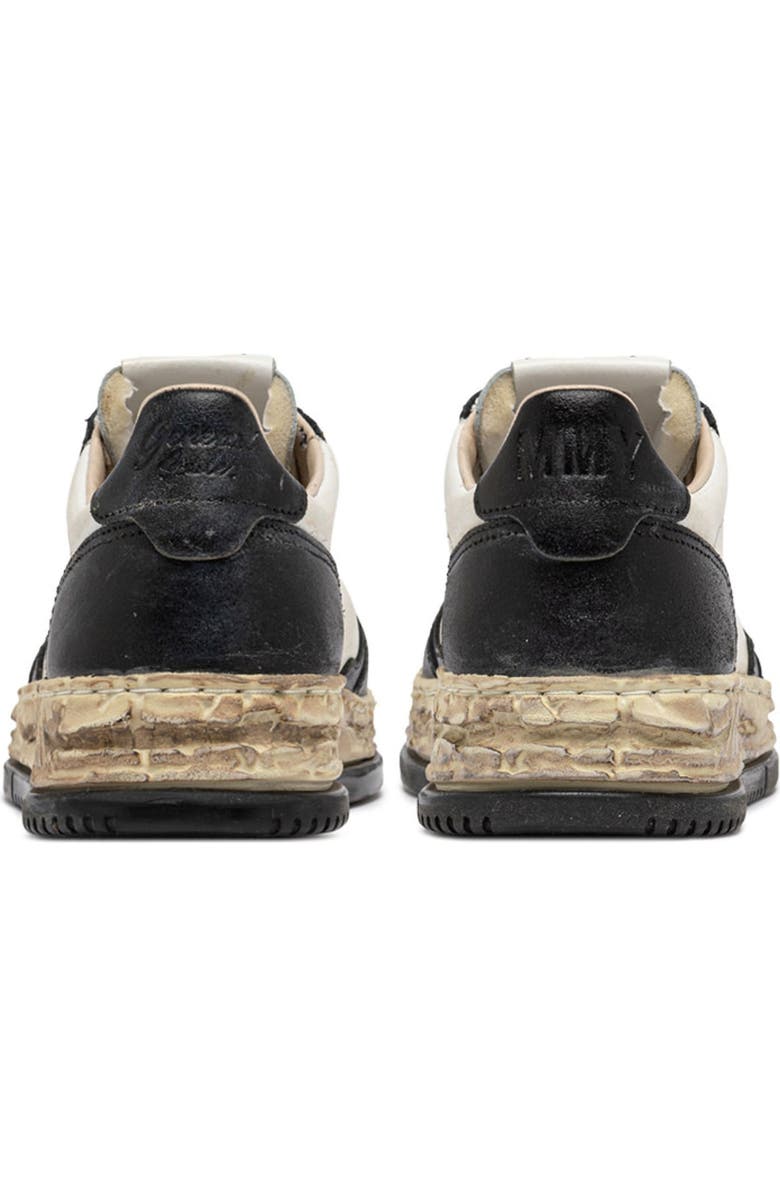 AUTRY Medalist Super Vintage Low Sneaker, Alternate, color, White/ Black