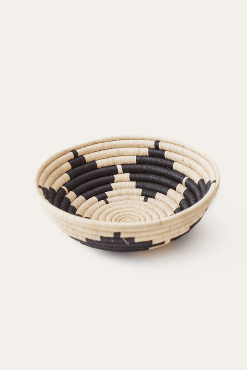 Indego Africa Petal Raffia Plateau In Natural And Black