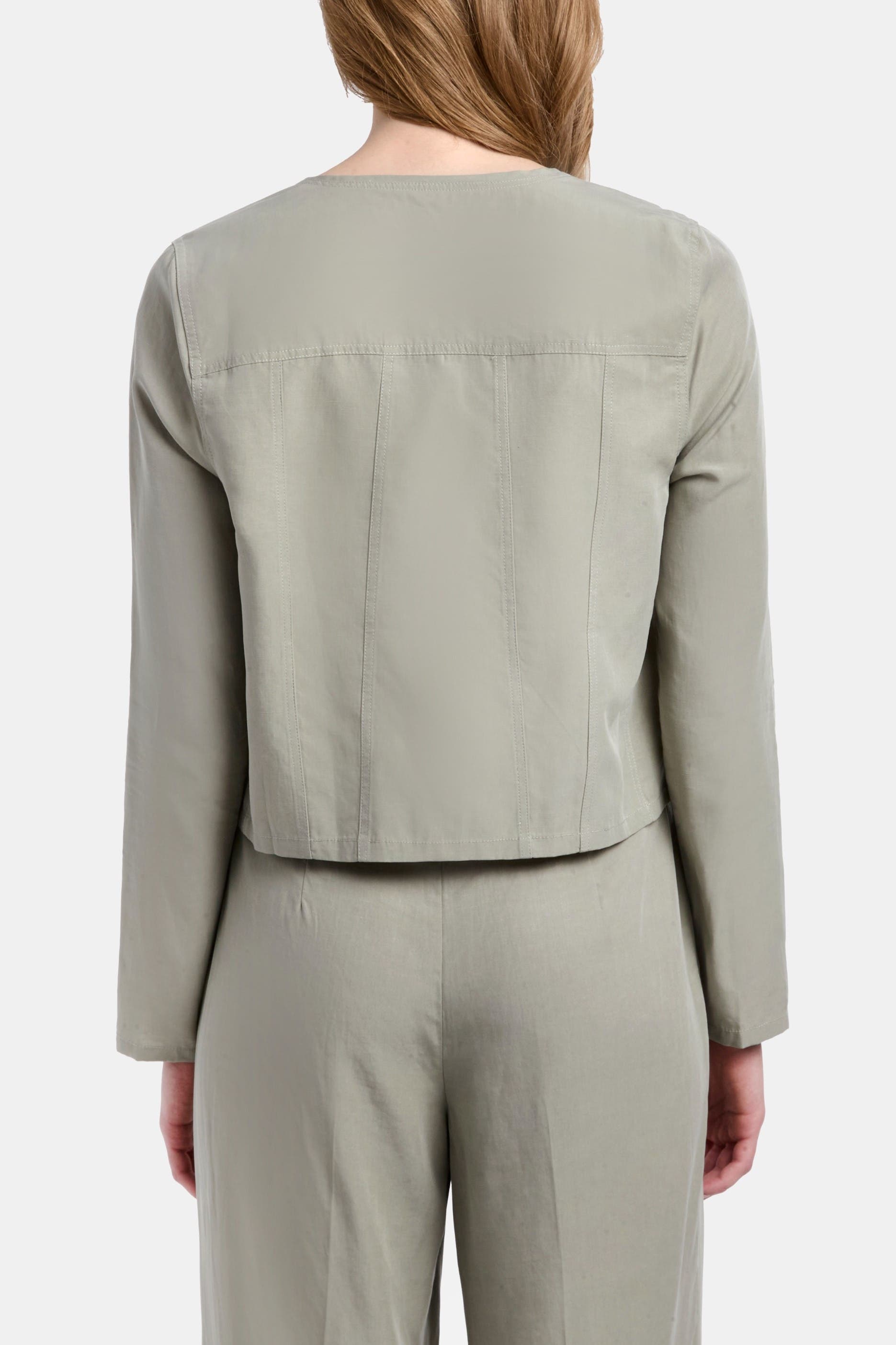 THE GOLDEN JACKET - image 4