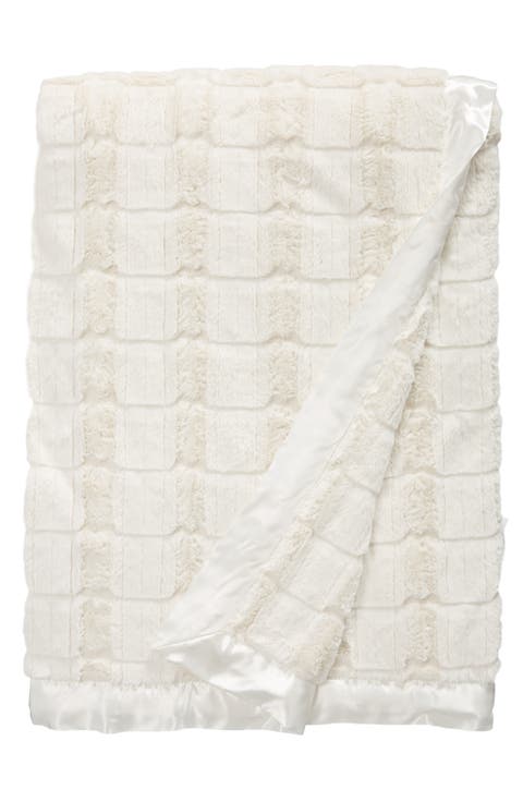 Giraffe at Home Luxe Waterfall Throw Blanket