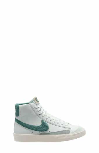 Nike Kids' Blazer Mid '77 SE Sneaker