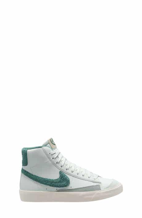 Nike Kids' Blazer Mid '77 SE Sneaker