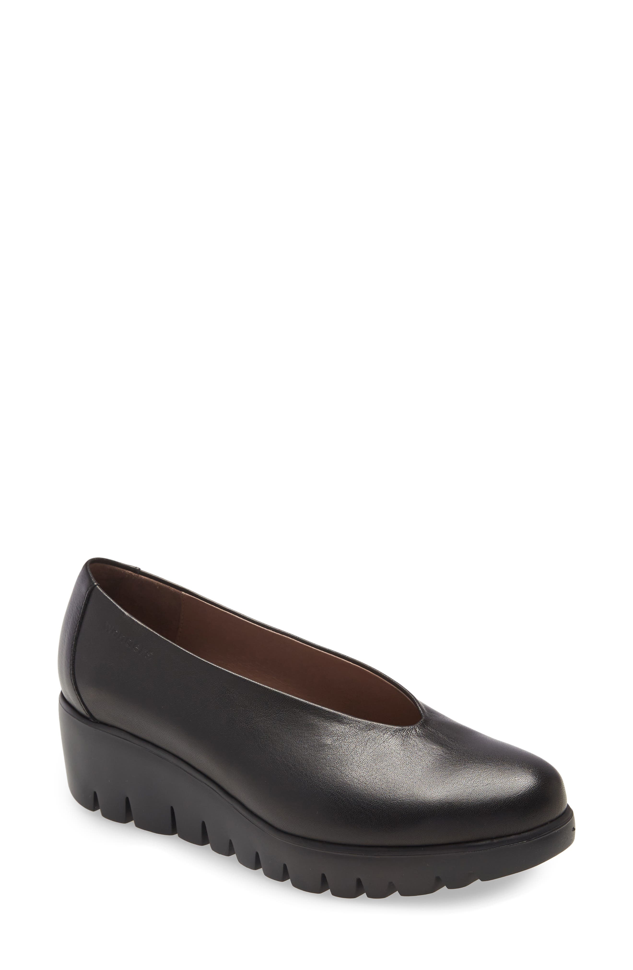 Wonders Lightweight Wedge Pump, Main, color, Black Smooth Leather