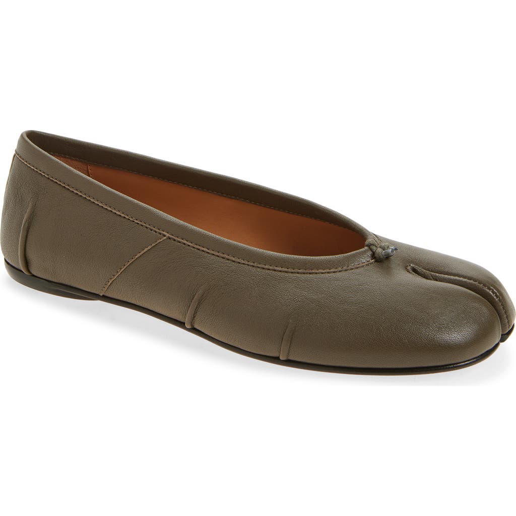 Maison Margiela Tabi Ballet Flat In Brown