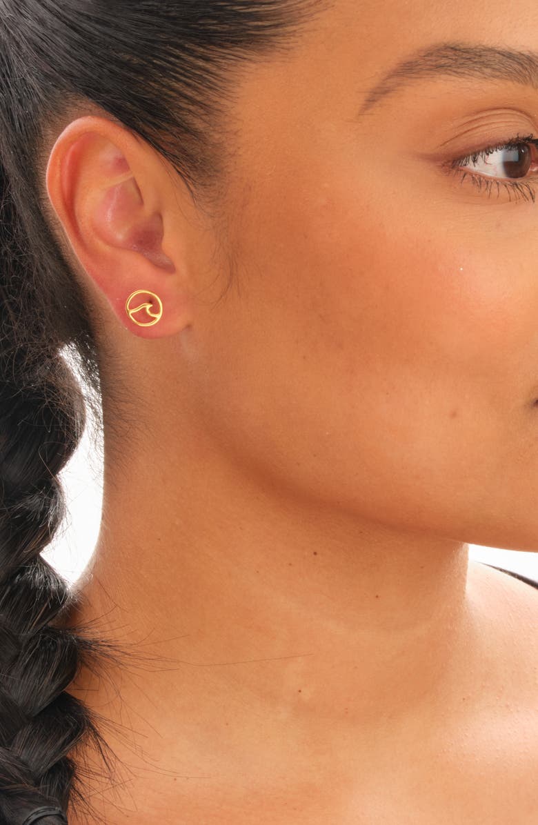 Sterling Forever 14K GOLD STERLING SILVER WAVE, Alternate, color, Gold