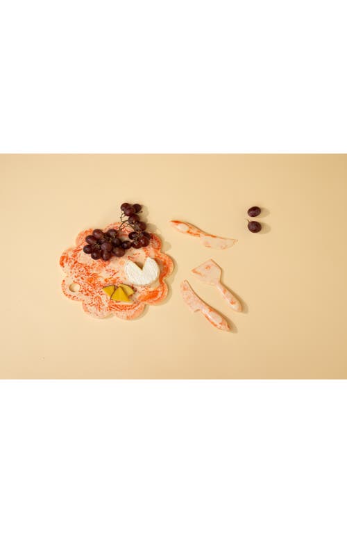 Casa Amarosa Scalloped Resin Cheese & Charcuterie Board
