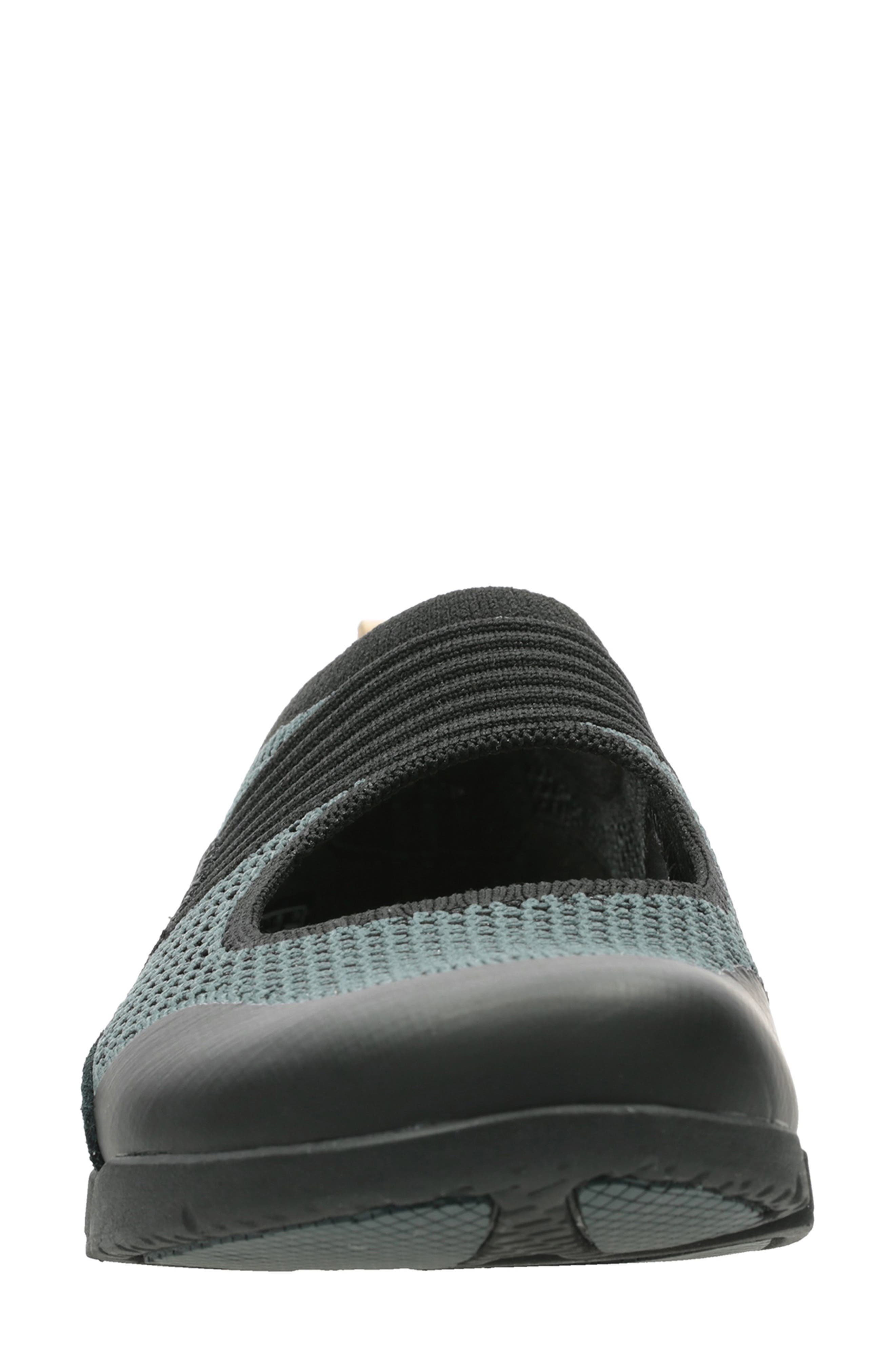 Clarks<sup>®</sup> Tri Tone Sneaker, Alternate, color, 