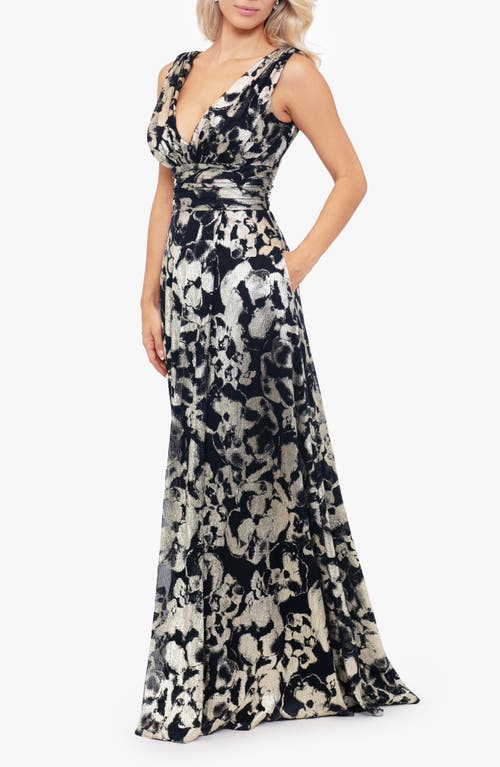 BETSY & ADAM BETSY & ADAM FOIL DEEP V-NECK SLEEVELESS GOWN