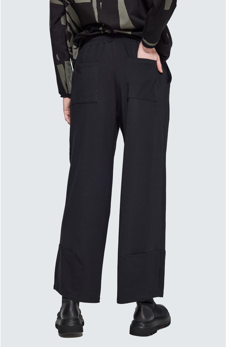 LUUKAA Serenna Cropped Darted Pants, Alternate, color, Black