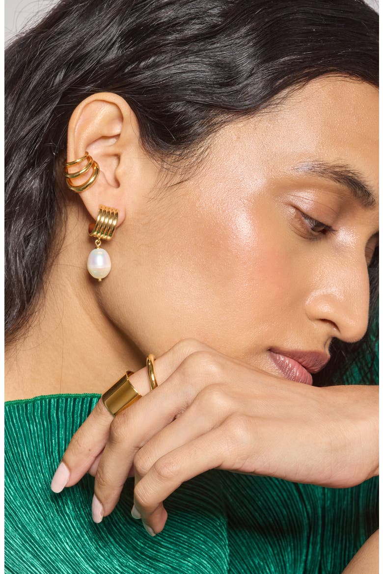 Ridge Freshwater Pearl Hoop Earrings, Alternate, color, GOLD