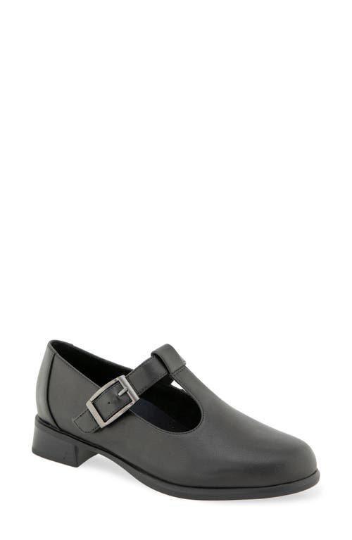 Munro Carmen Leather Pump In Multi