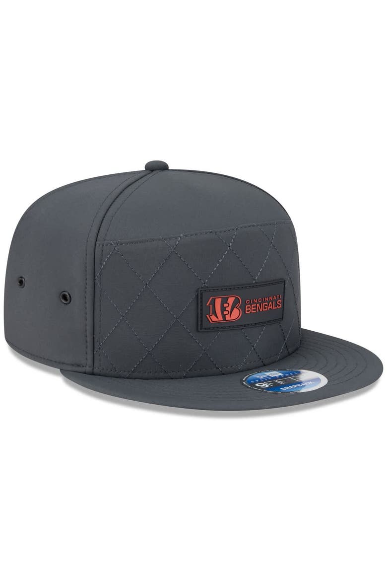 Men's New Era Charcoal Cincinnati Bengals 2025 Sideline Cold Weather Split Panel 9FIFTY Snapback Hat, Alternate, color, Charcoal